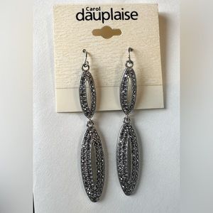 Pretty, silver & sparkly earrings